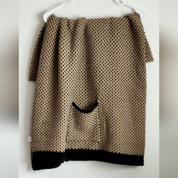 Demdaco Women's Brown/Tan Pocket Stole 100% Acrylic - Picture 5 of 5